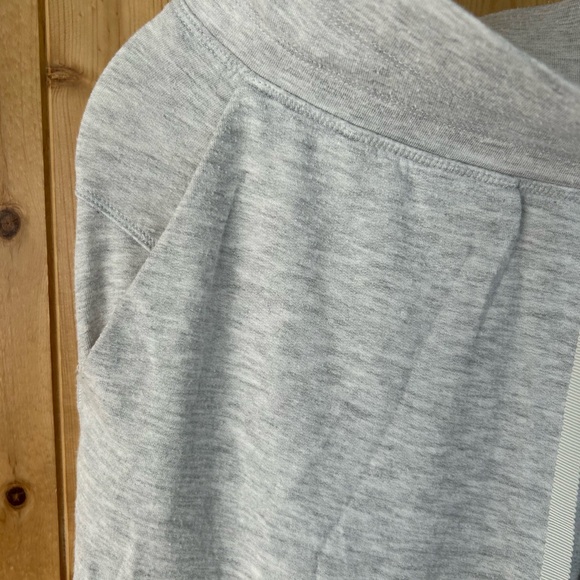 Lululemon Athletica Size 4 - Light Gray Jogger Knit Pants - Picture 4 of 7